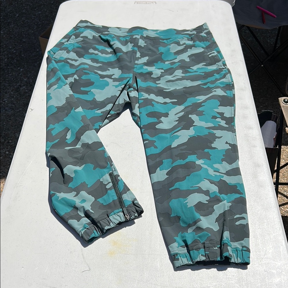 Lululemon Athletica Blue and Gray Jogger Sweatpants